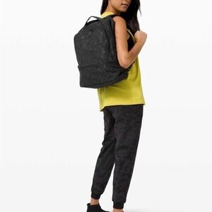 Lululemon City Adventurer Backpack *17L
Fragment Camo Jacquard Black Deep Coal